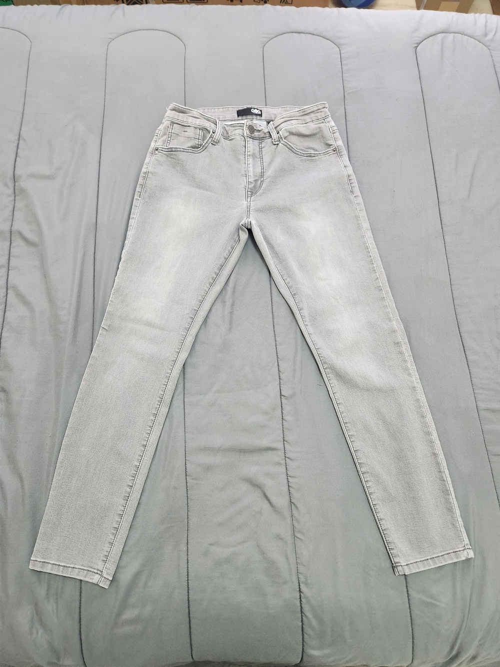 GBG Los Angeles Men's Light Gray Skinny Jeans
